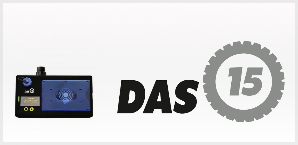 das15